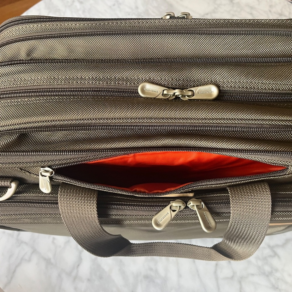 Briggs & Riley Baseline Expandable Cabin Bag - Picture 5 of 10